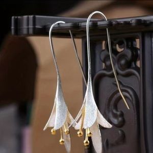 Female Fashion Vintage Blooming Flowers